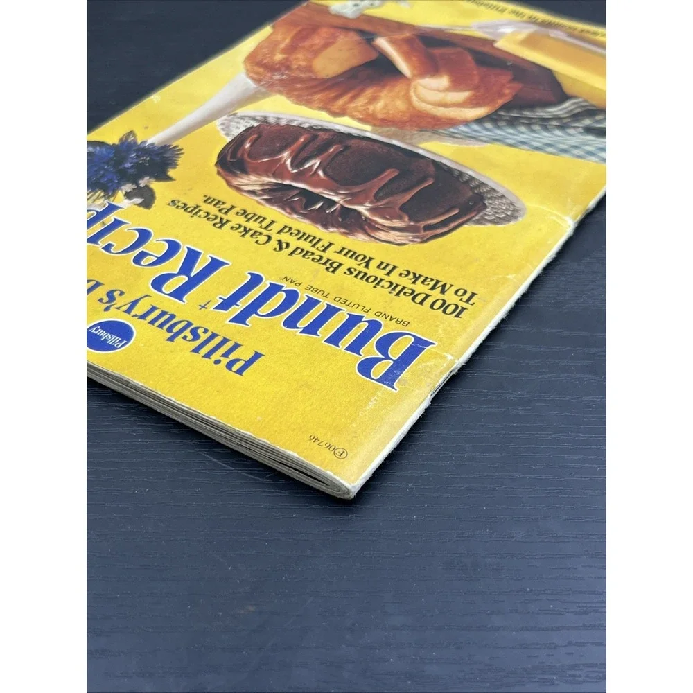 Pillsburys Best Bundt Recipes 1974 Vintage Cookbook Cake Dessert Recipes‎